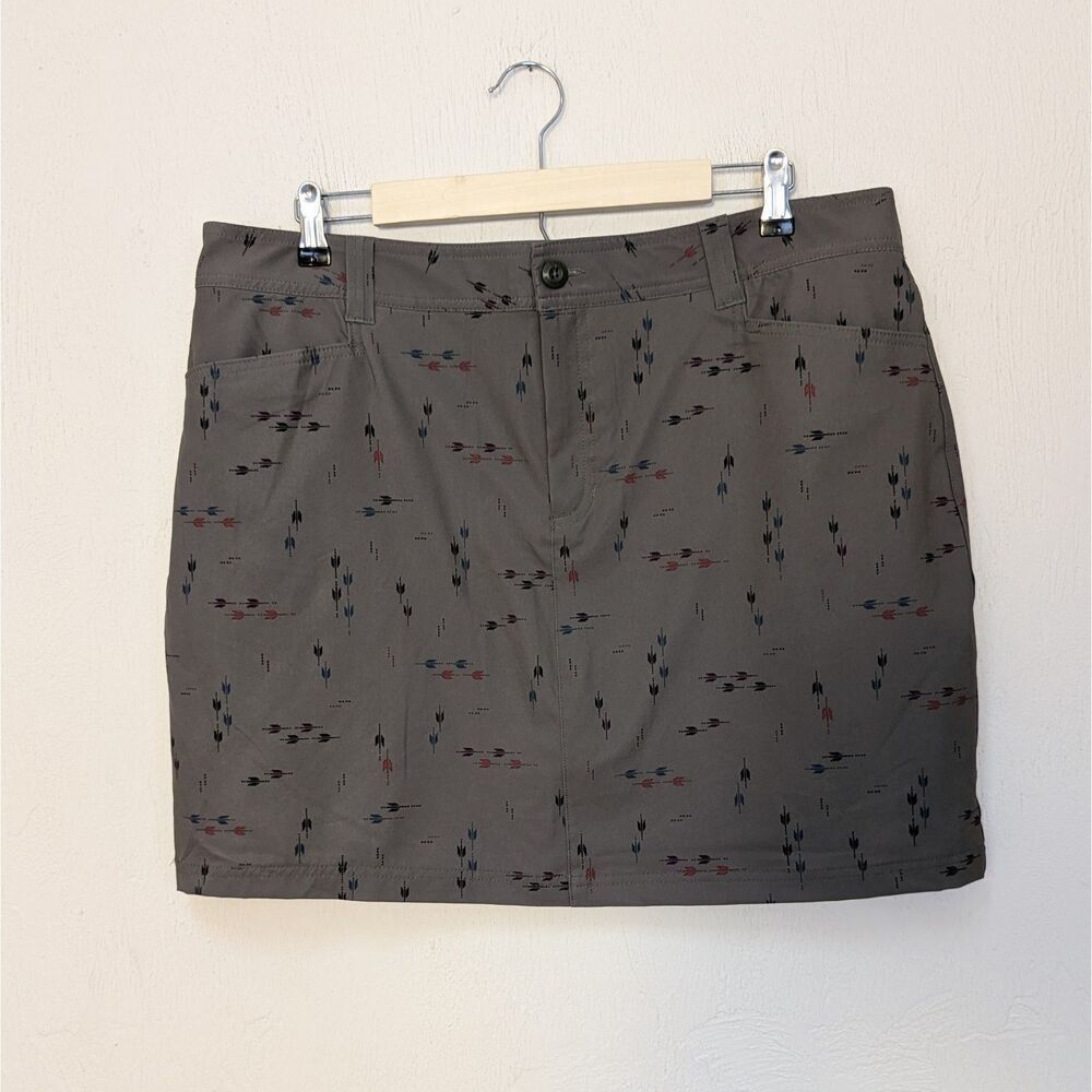Eddie Bauer Women's Adventurer 2.0 Skort Olive Green Arrow Print Size 16